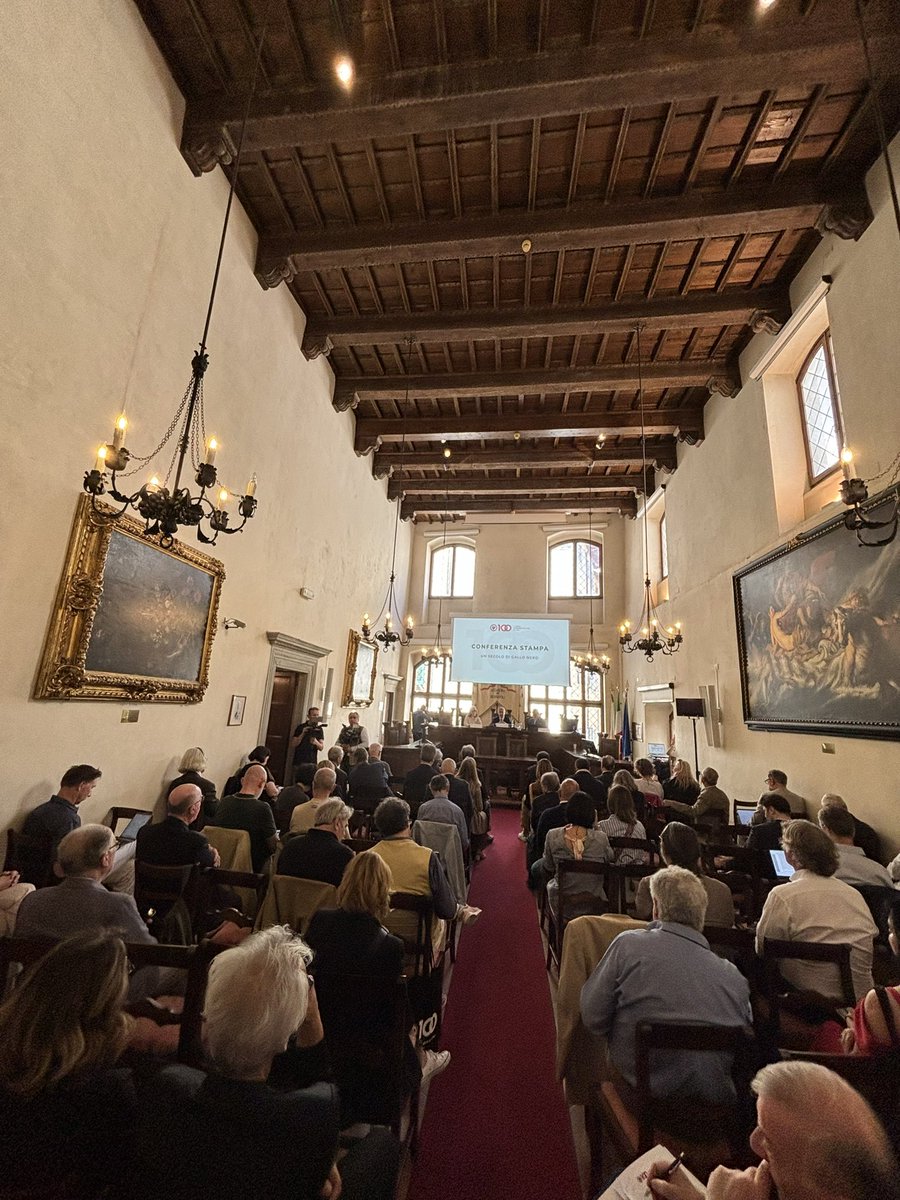 Il Presidente dei @georgofili Vincenzini porge agli ospiti  il benvenuto nella sede accademica per la conferenza stampa di celebrazione per i cento anni del consorzio @chianticlassico #firenze #14maggio
