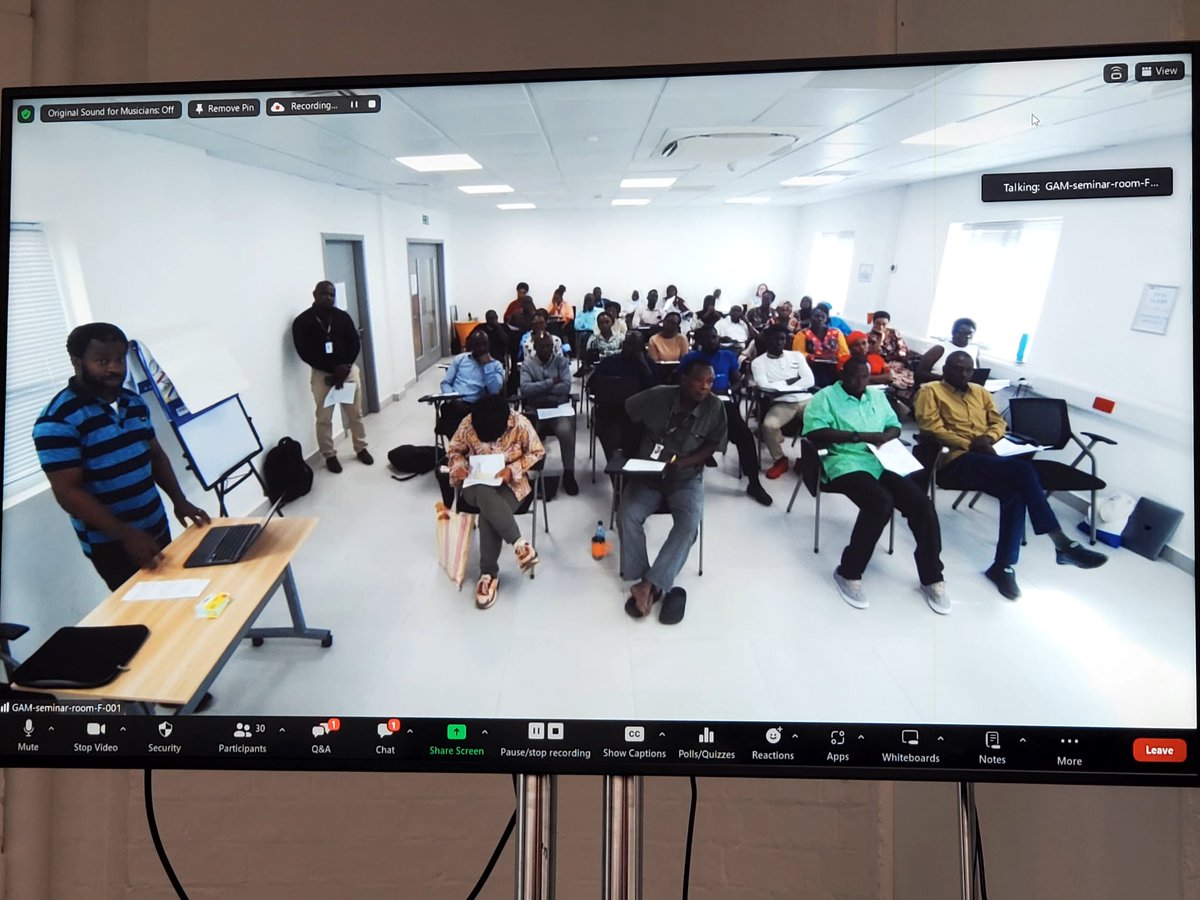 <a href="/AliceHillis/">Dr Alice (Alyson) Hillis</a> <a href="/LSHTM_TB/">LSHTM TB Centre</a> <a href="/edemvf/">Edem Fabian</a> from <a href="/mrcunitgambia/">MRC Unit The Gambia at LSHTM</a> presenting the "diagnostic performance of computer-aided detection for #TB in an exclusively paediatric population in The #Gambia."