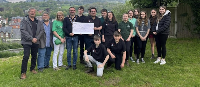 Llanblogger - news from Llangollen: Tractor run raises £2,100 Teenage Cancer Trust llanblogger.blogspot.com/2024/05/tracto…