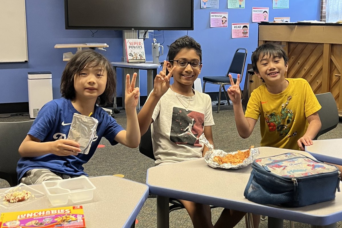 Another special lunch to start off the week @DooleySchool54! These  3rd graders didn’t want prizes or toys from the school store. They used their #PBIS stamp cards to have lunch with their 🎶 teacher! I feel very honored each time this happens. #LuckyMe!