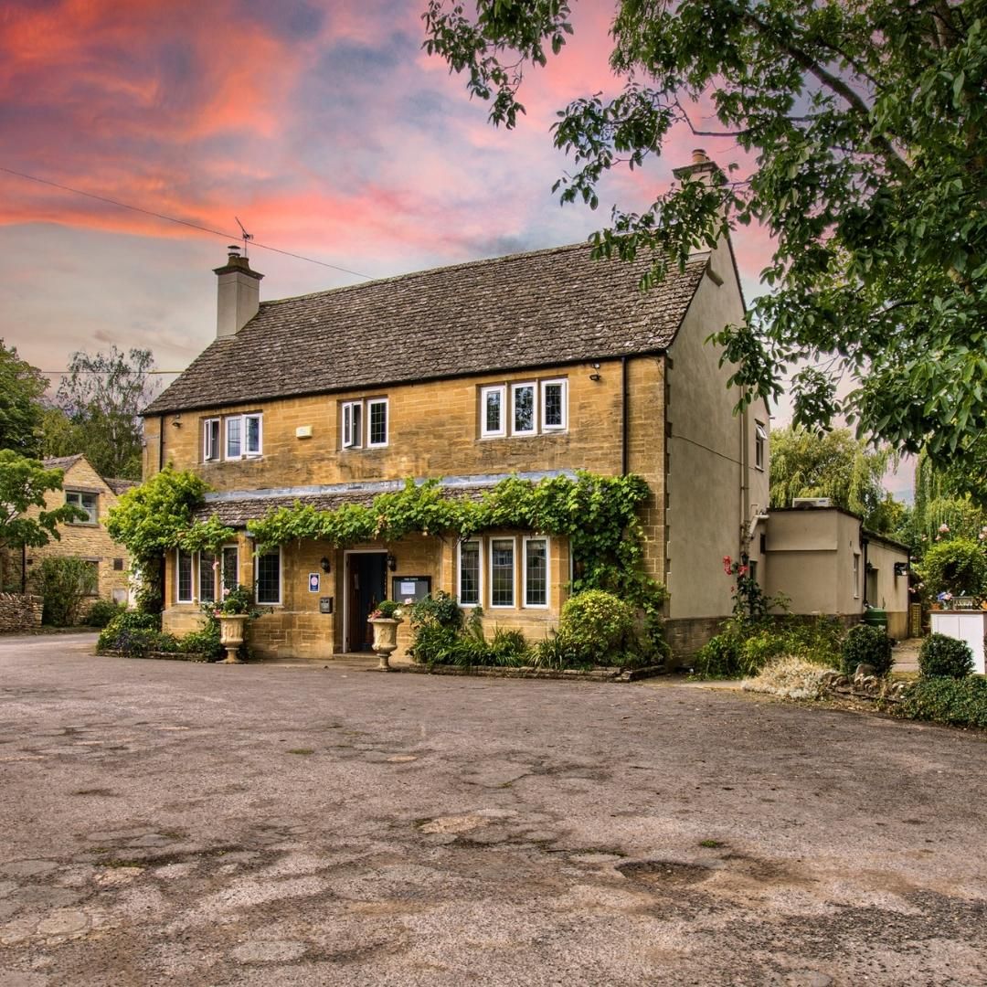 🍇Whether indulging in culinary delights or unwinding in cosy bedrooms, The Vines promises an unforgettable experience in the heart of Oxfordshire's countryside. thebandbdirectory.co.uk/439 #BlackBourton #Accommodation #FoodandDrink #WarmWelcome #Family #Explore #Bampton #Oxfordshire