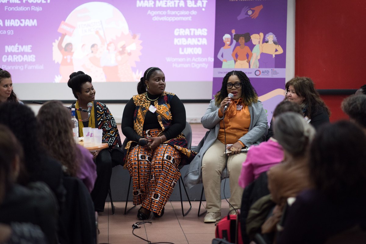 Avec @RoukiataO, Bénédicta, Gratias et Désirée ont ouvert le dialogue avec la société civile française pour parler des luttes communes portées par les féministes de différents continents et renforcer les solidarités féministes transnationales.
