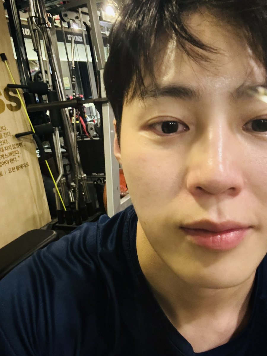 gooreumseng's tweet image. 피곤하다우에궁
#하늘 #하성운 #피곤해 #들썩들썩 #보고싶엉