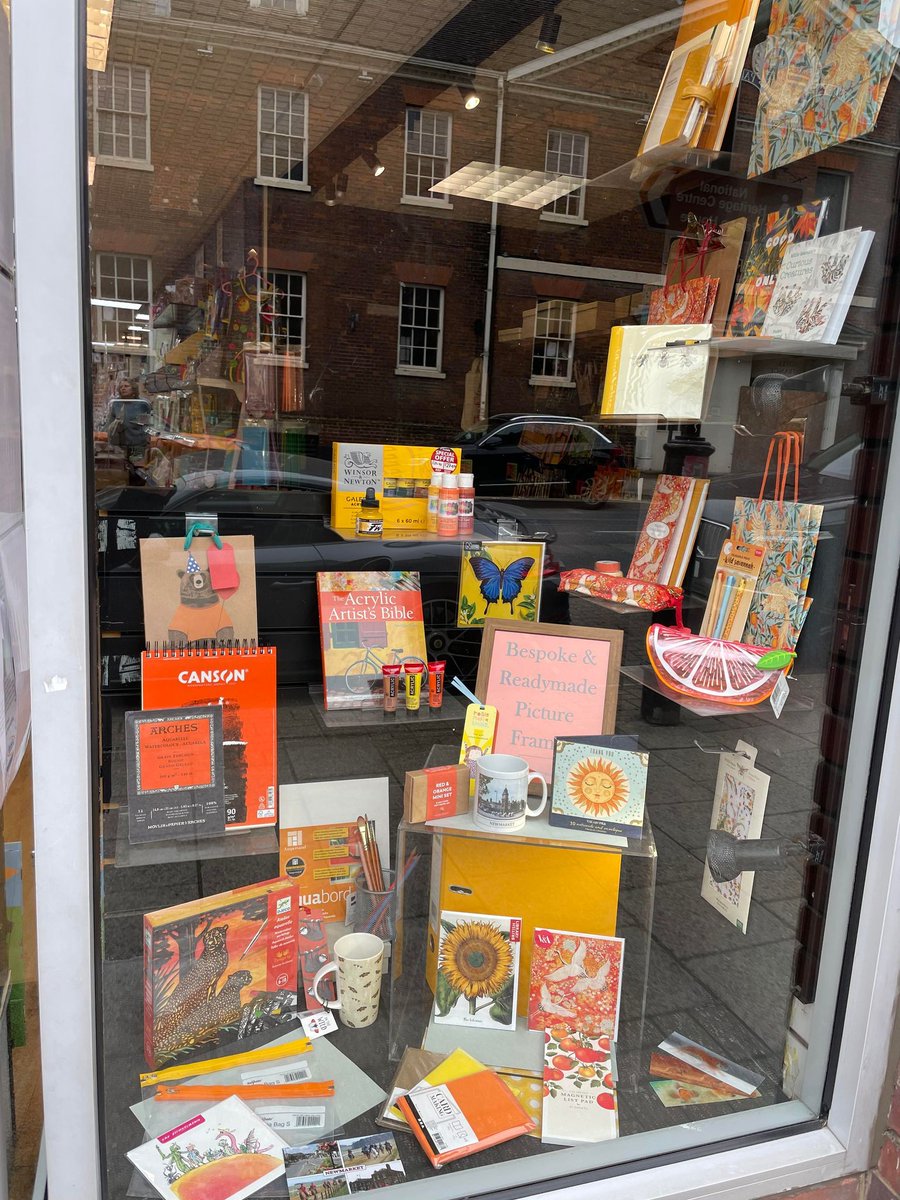 A beautiful bright display at Tindalls bringing a touch of summer to Newmarket today 🌞 Pop in to see the new collection. #SummerWindow #Tindalls #SupportLocal #SupportOurHighStreet #LoveNewmarket #Newmarket #NewmarketSuffolk