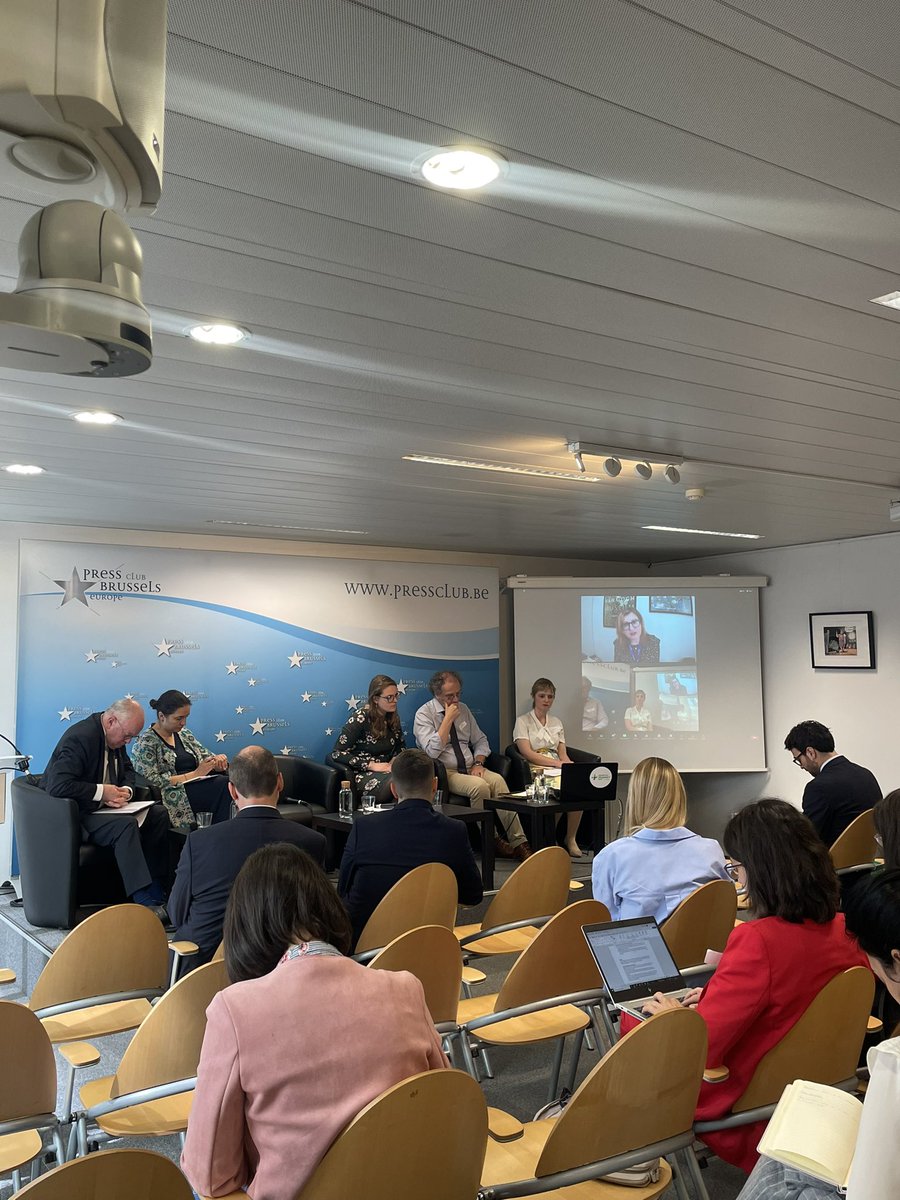EAHPofficial's tweet photo. 🟢 10th Anniversary of the European Statements of Hospital Pharmacy 

Time for the panel!

#EAHP10thAnniversary #EuropeanStatements #HospitalPharmacy https://t.co/GFgHgWhL7m