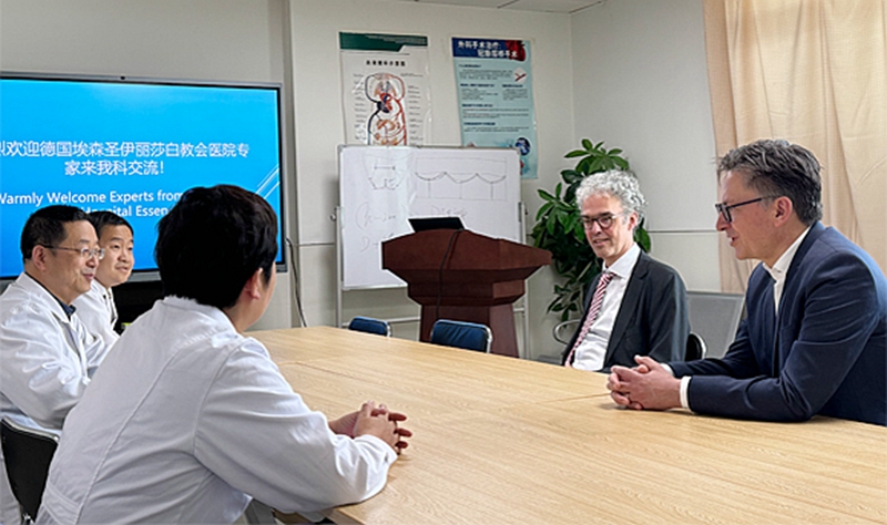🌎🤝A delegation from Elisabeth-Hospital Essen, #Germany, visited the First Hospital of #LZU to discuss key topics such as hospital management, the development of specialized disease centers, and the advancement of staff training programs. #GlobalCollaboration