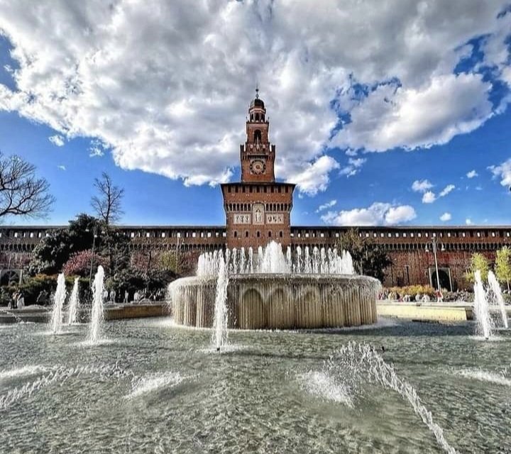 Oh, che bel castello Marcondirondirondello Oh, che bel castello Marcondirondirondà 🎵🎶 #BuongiornoATutti #14maggio #martedì #milano #GoodMorningEveryone