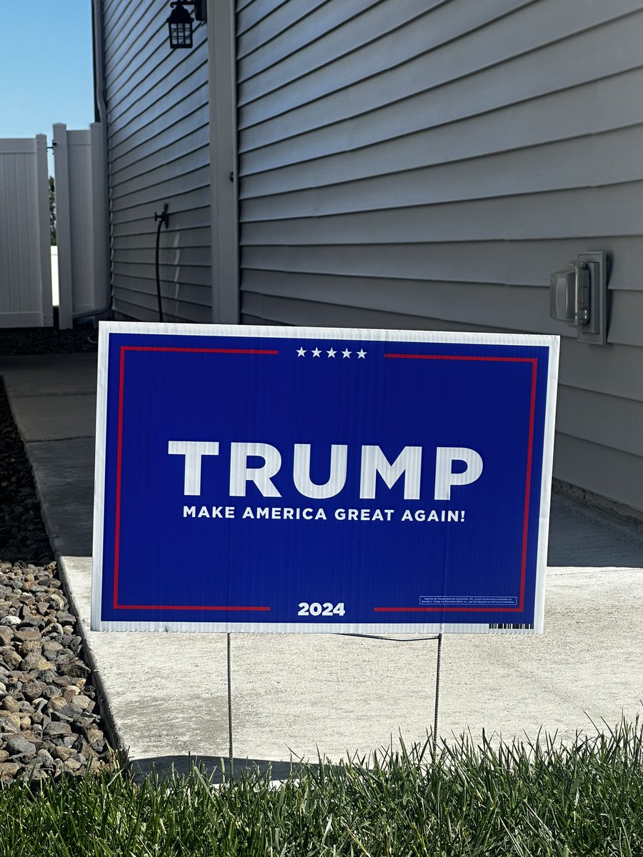 My new lawn sign. I live in Washington state😎