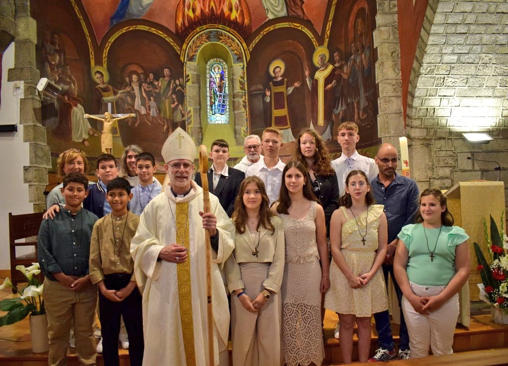 Un grup de joves de les parròquies de Maçanet de la Selva, Sils i Vidreres van rebre la Confirmació aquest passat dissabte, 11 de maig, a l'església de Sant Llorenç de Maçanet. Felicitats!