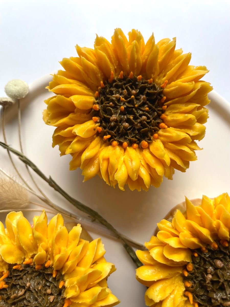 sunflower cupcakes💛