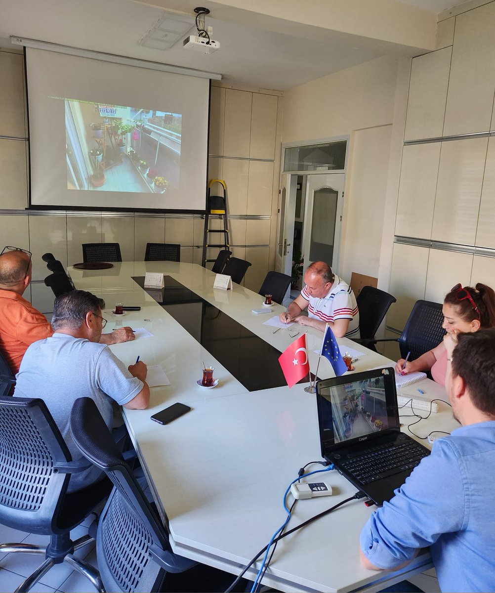 wejoinforce's tweet image. 13 mayısta #engüzelbalkonyarışması na başvuran 16 katılımcıdan 5'i  jüri üyelerince  seçilmiştir. Balkon fotoğraf/isimleri @CineBelediyesi  sayfasında yayımlanarak ilk 3 yarışmacı seçilmesi için oylama anketi düzenlenmiştir. #climatechange #themostbeautifulbalconycontest