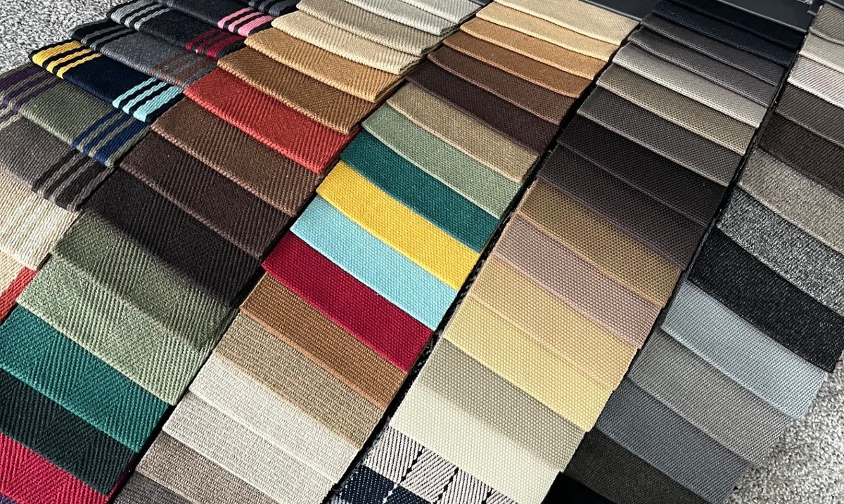 You'll be spoilt for choice on binding options for your new stair runner with an array of colours and styles available from #Jaspawovenltd. Pop by our #Beeston showroom to check out samples and book in for an Estimator to visit and measure up for your new runner.

#Shoplocal