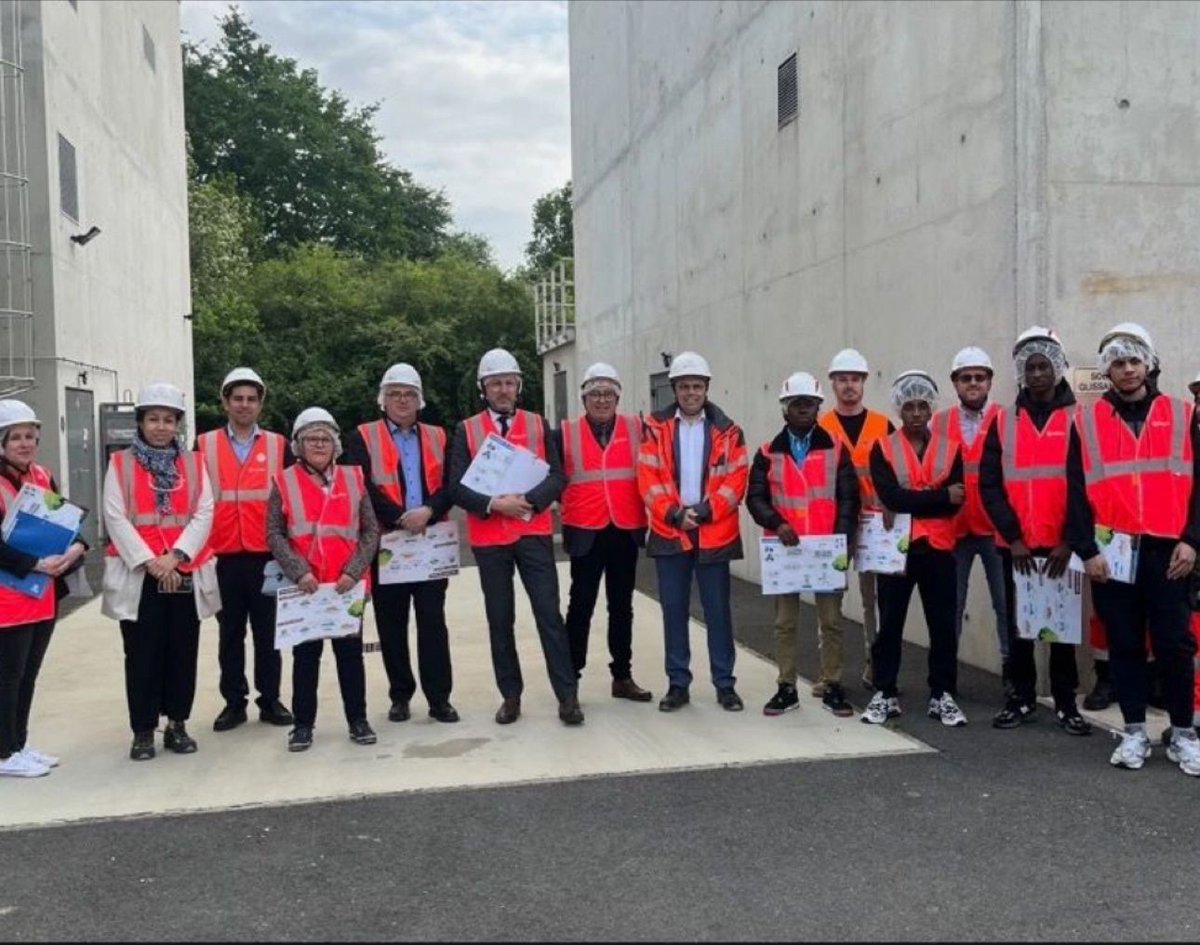 La #SemaineDeLapprentissage a démarré avec la visite de l'usine de production d'eau potable Veolia Eau de Boissise-la-Bertrand pour 7 jeunes de la Mission Locale, en présence du PEDEC, des représentants de la DDETS 77, de <a href="/AggloMVS/">Melun Val de Seine</a> , et de <a href="/FranceTravail/">France Travail</a> Dammarie-Les-Lys.