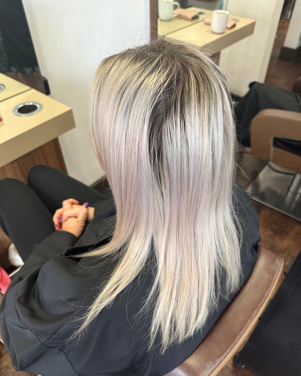 Beckie rocking a super soft blonde by Izzy ✨ 

How beautiful? 🤍

#paulkemphairdressing #warringtonsalon #hairmakeover #hairstylist #hairmasters #softblonde