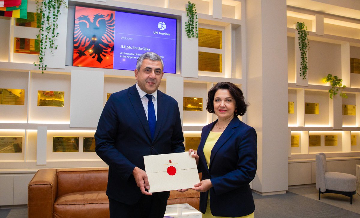 Thrilled to have received the credentials of H.E. @EntelaGjika, Ambassador of Albania 🇦🇱. Albania's remarkable achievements, hosting our 70th Regional Commission and earning the title of best-performing destination in Europe, are truly commendable.