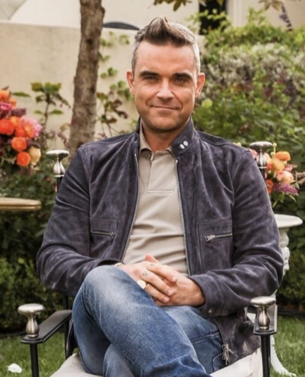 Always so handsome. 🥰😃

—— 

@robbiewilliams #robbiewilliams 

📸 Credits to owner