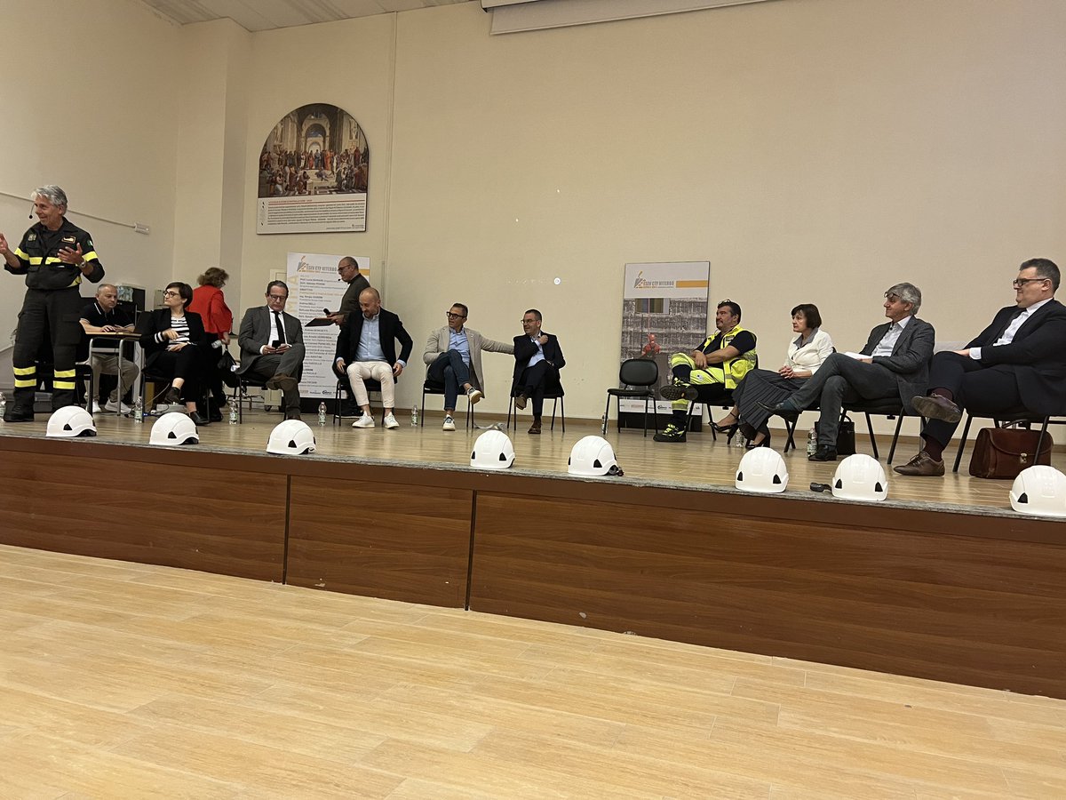 Valentina Cuccello RLST di Viterbo e Rieti, interviene al convegno organizzato dal ESEV CPT di Viterbo, ribadendo l’importanza della sicurezza nei posti di lavoro.. La soglia di attenzione va tenuta sempre alta, attenersi sempre a quello che è previsto nel decreto 81/08.