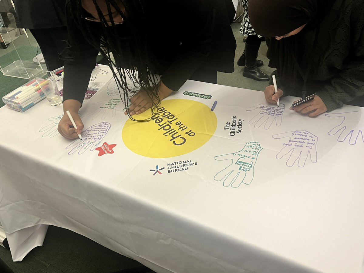 🖐️ The #ChildrenAtTheTable tablecloth is in Parliament again today with us, #APPGChildren & @ChildrensComm! Children and young people have been telling the audience about issues that matter to them.