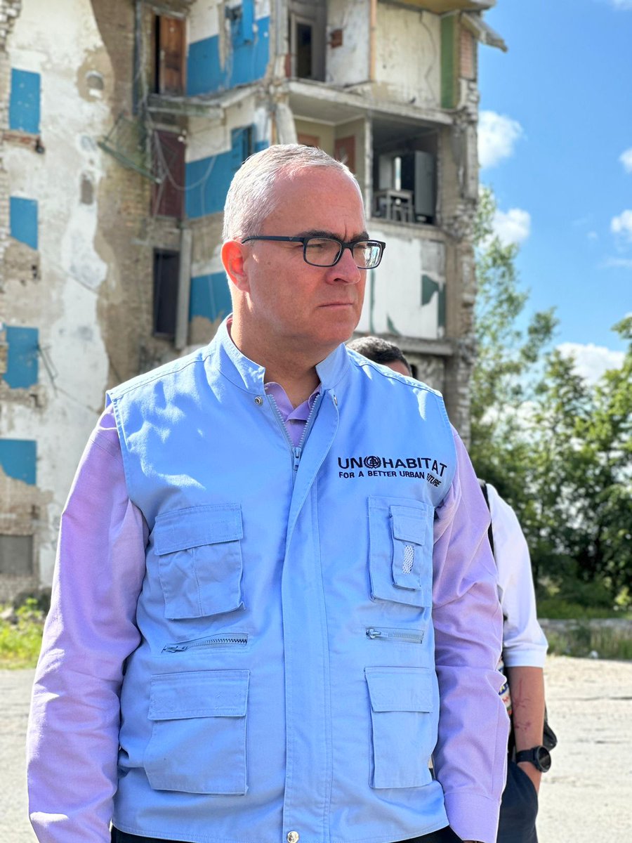 Heartbreaking to witness the devastating effects of the war in 🇺🇦. Countless have lost their lives, & homes & fled. Pleased to launch our collaboration with the Territorial Communities of Makariv & Borodianka, esp on #UrbanRecovery. Looking forward to a fruitful partnership.