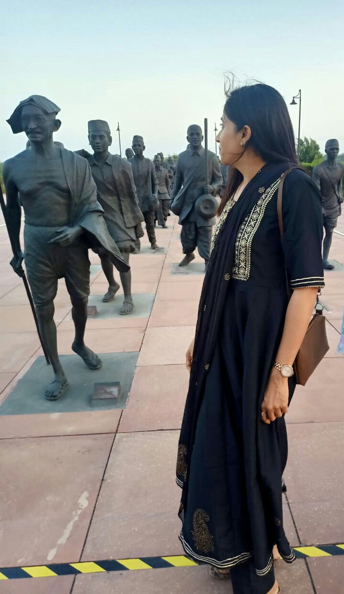 Dimple75272901's tweet photo. इन दिनों अजीब सी बेरुखी है..
खुद से लड़ाई बढ़ती चली जा रही है.. https://t.co/erXEKQsqTE