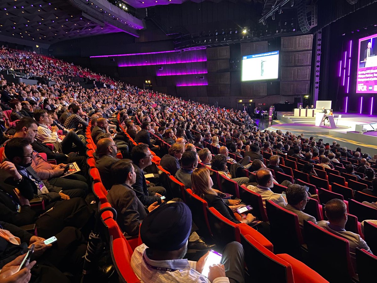 This morning's #EuroPCR 2024 Opening Ceremony and first LIVE case - full house!
