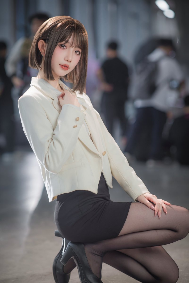 ssf91ss's tweet image. 出镜：樱桃在不在 
这黑丝OL制服 真好看2
 #cos #黑丝 #黑丝美腿 #美腿 #OL制服 #职业装 #美女