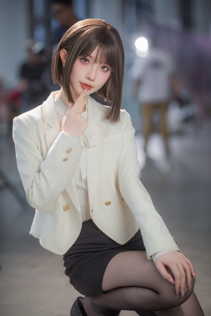 ssf91ss's tweet image. 出镜：樱桃在不在 
这黑丝OL制服 真好看2
 #cos #黑丝 #黑丝美腿 #美腿 #OL制服 #职业装 #美女