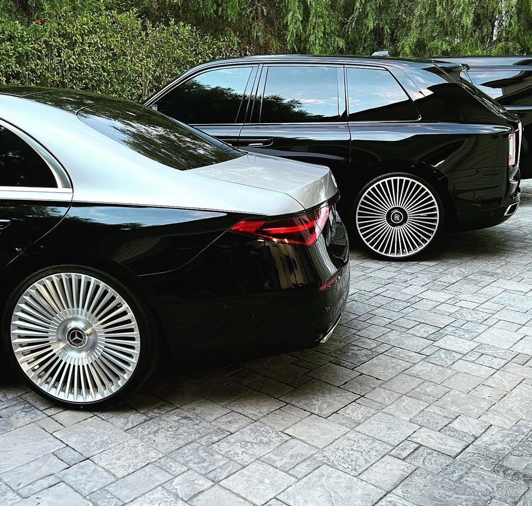 Which car do the rims fit better? Maybach or Rolls Royce