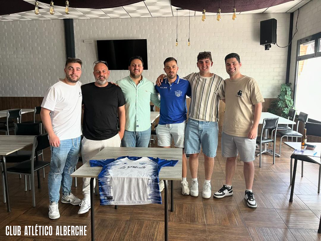 El Club Atlético Alberche: Nueva Directiva, Nuevo Rumbo y profesionalización

deportivolateral.wixsite.com/deportivo-late…