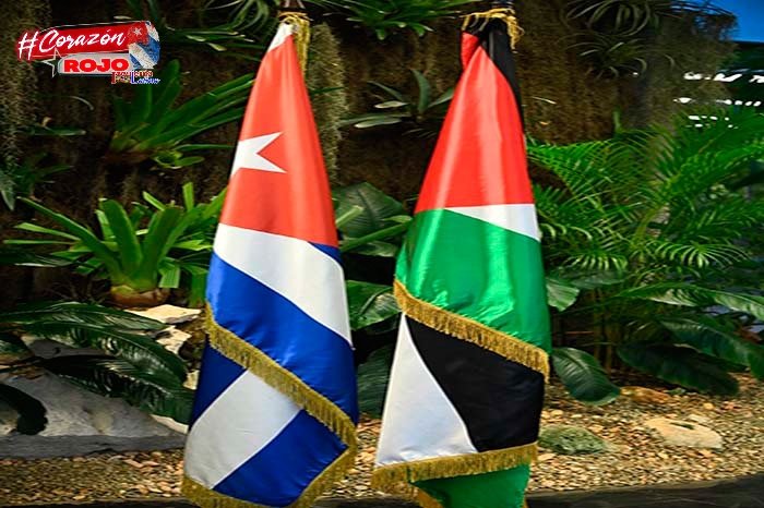 El pueblo de Cuba condena firmemente el genocidio que lleva a cabo Israel en territorio de Palestina. Hoy los de #CorazónRojo ratificamos nuestra firme postura al denunciar la masacre contra el hermano pueblo Palestino. #IzquierdaLatina #FreePalestine.