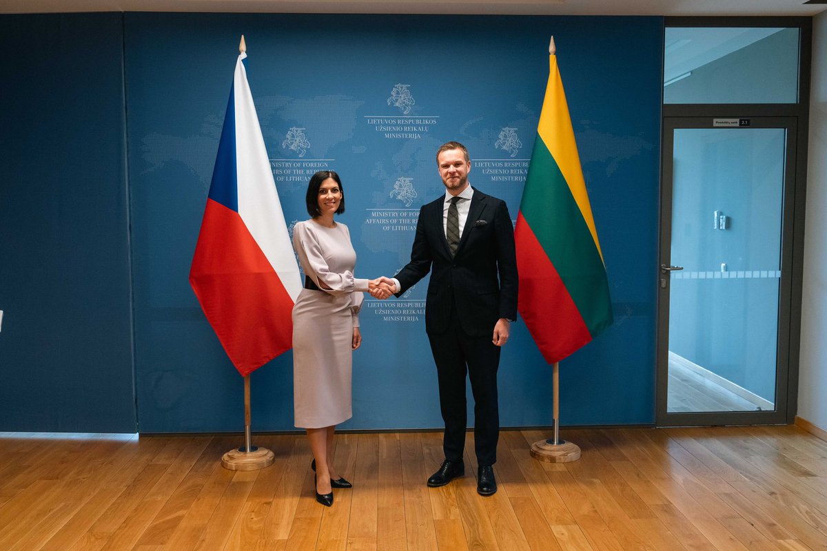 S ministrem zahraničí 🇱🇹 @GLandsbergis jsme se shodli, že míru mohou dosáhnout jen ty strany, které se chtějí dohodnout. Rusko takovou stranou není: dokázalo to v roce 2008 invazí do Gruzie, v roce 2014 anexí Krymu a v roce 2022 invazí na Ukrajinu. Diplomacie totiž slouží