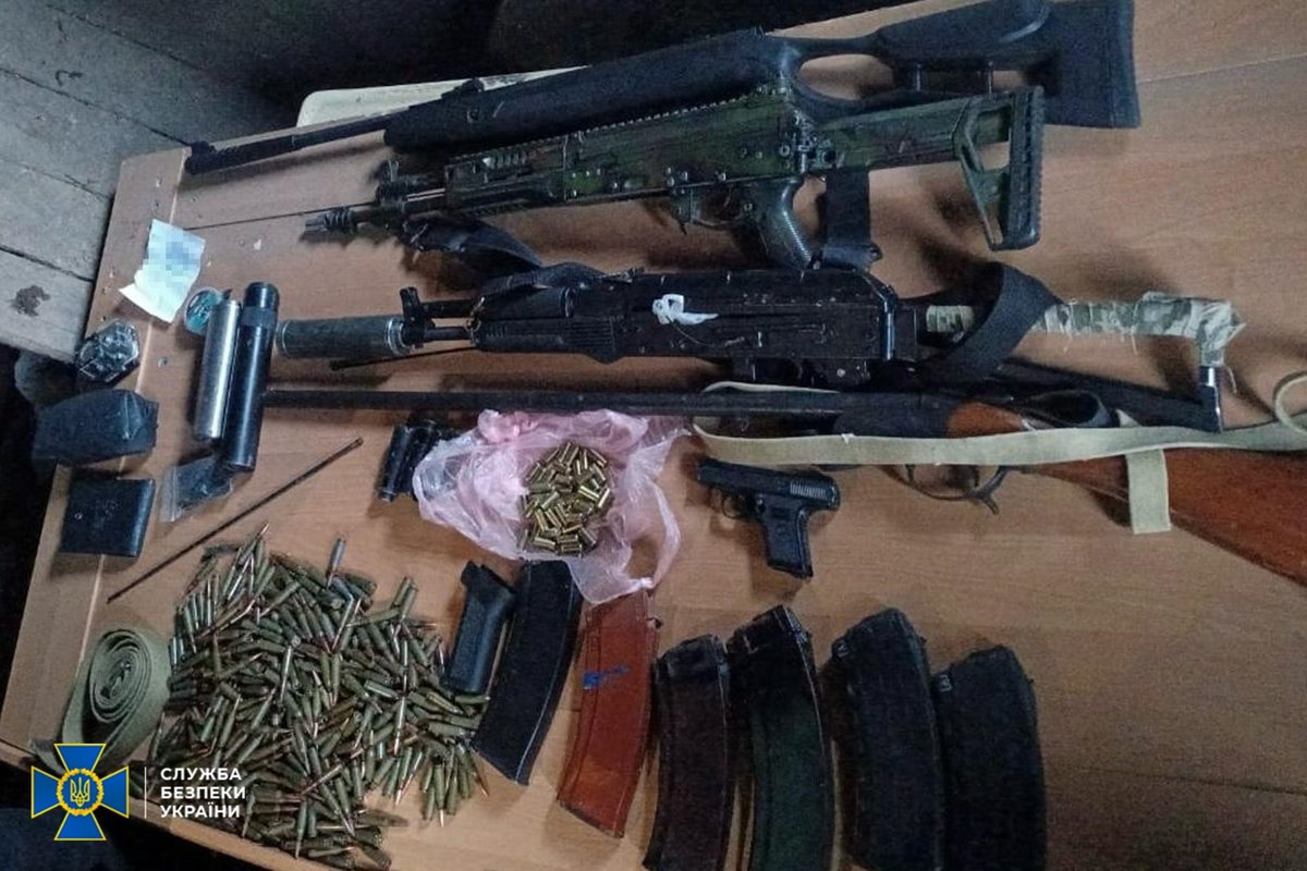 СБУ і Нацполіція затримали «чорних зброярів», які продавали криміналітету трофейну снайперську зброю та вибухівку ➡️ ssu.gov.ua/novyny/sbu-i-n…