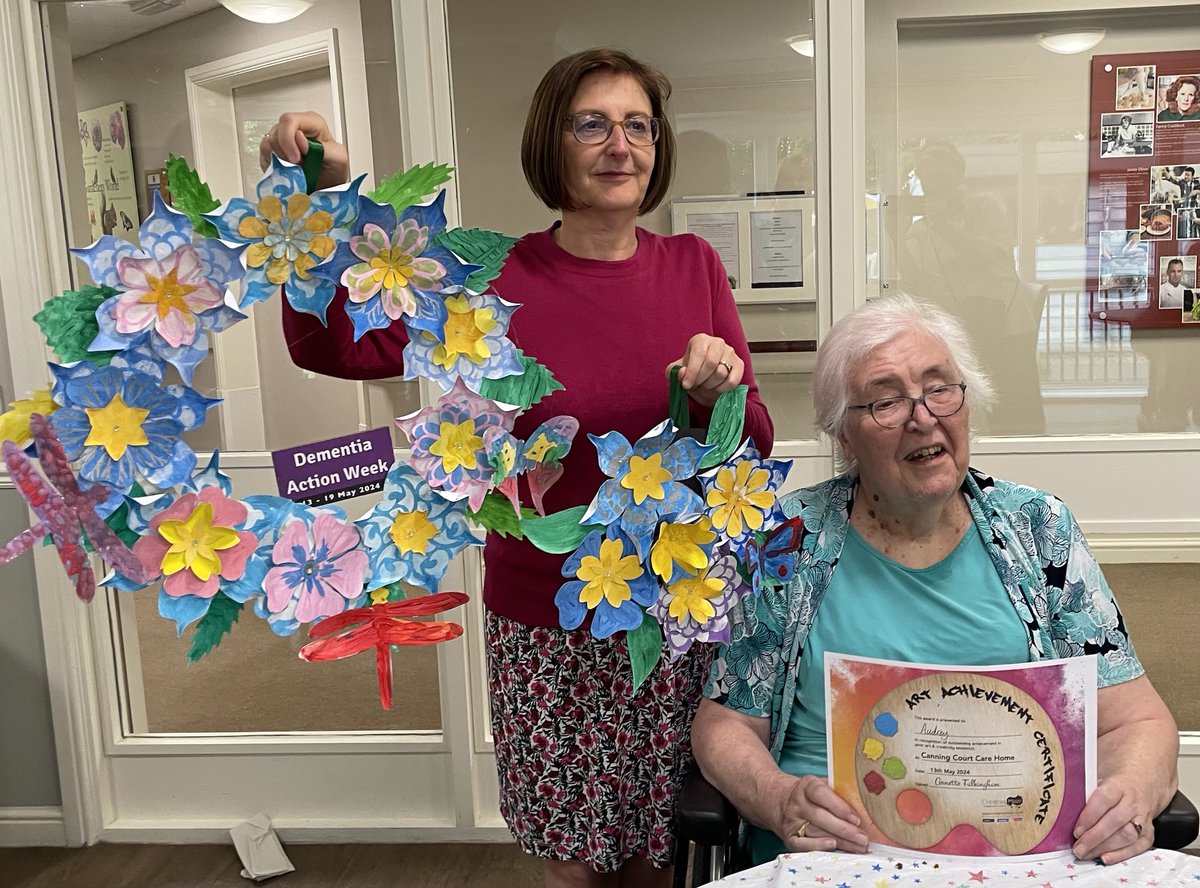 We continued creating fabulous @creativemojo #ForgetMeNot Rings for this week's #dementiaactionweek2024 promotion. With the residents & staff at @BupaUK #CanningCourt #CareHome #StratfordupnAvon who also loved painting all these beautiful flowers, butterflies & dragonflies