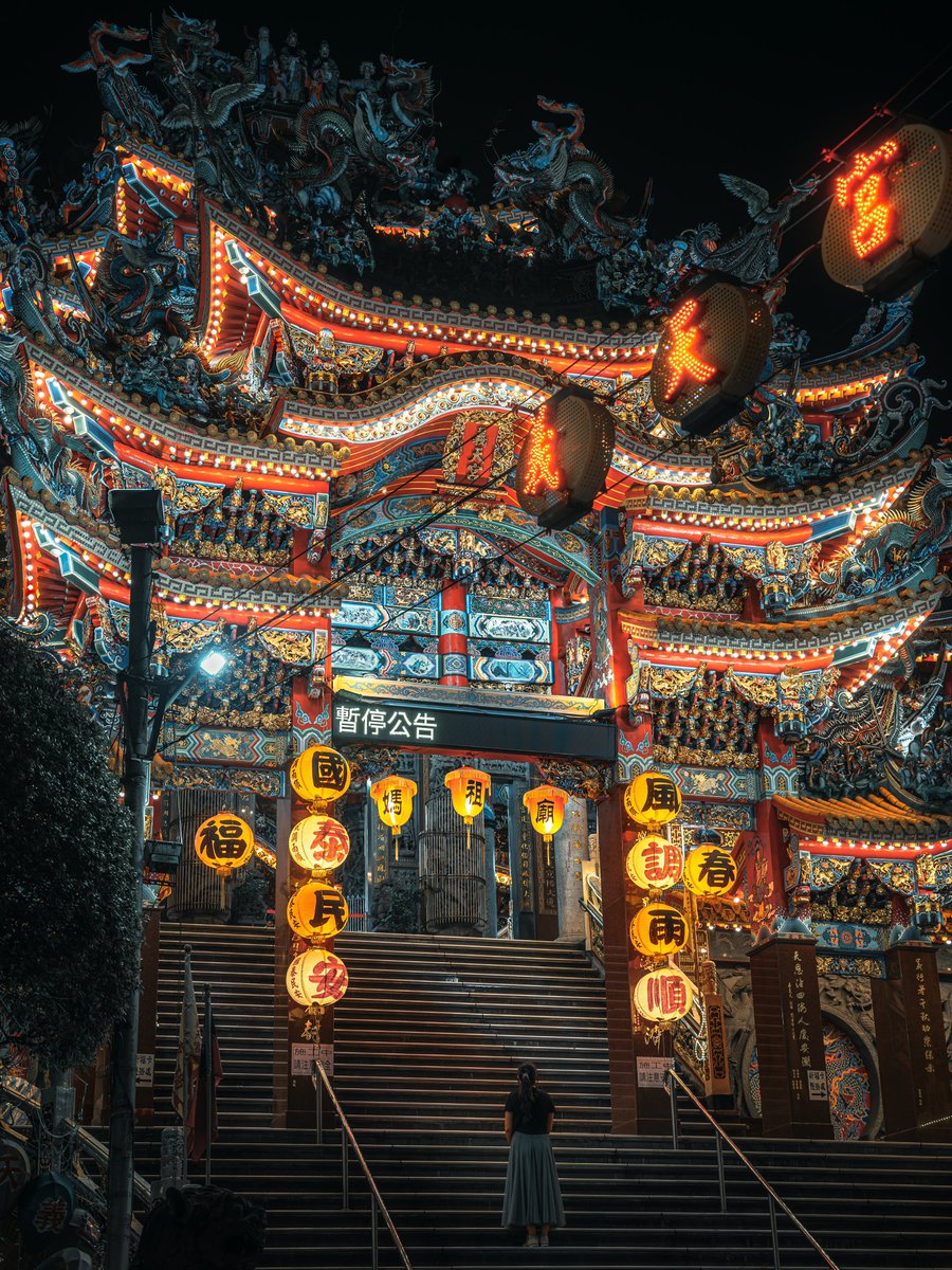 夜になると本気を出す台湾の寺院