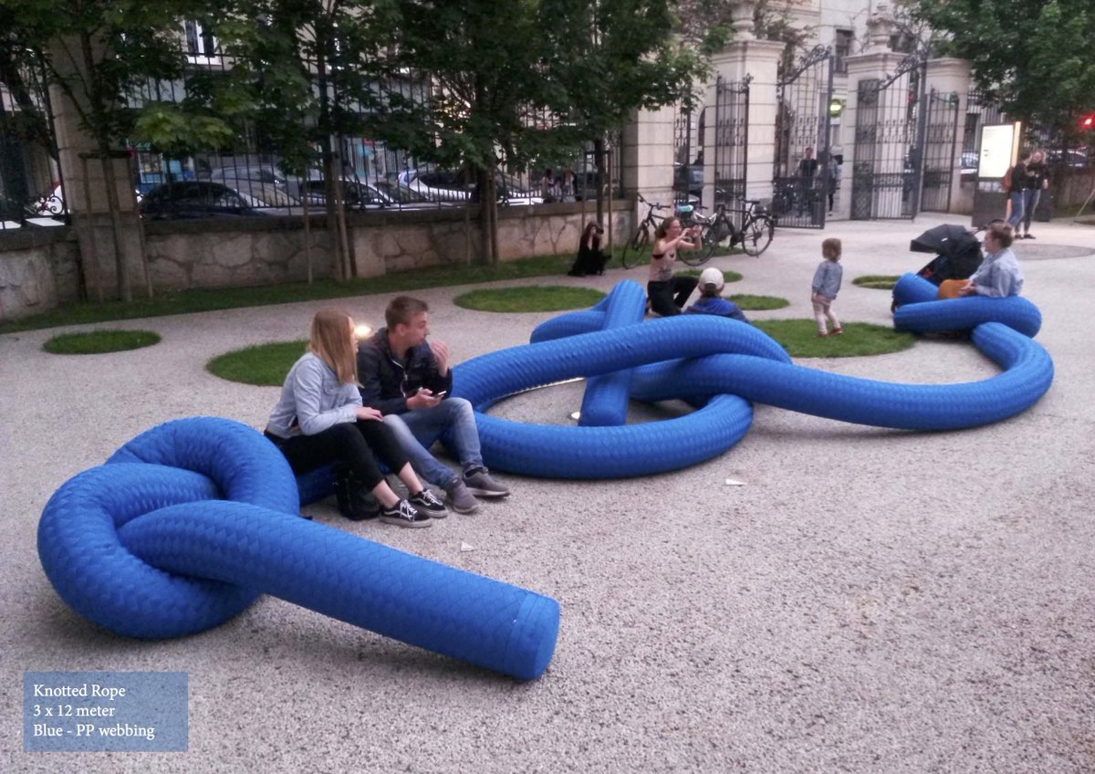 If you're in Antwerp today, keep your eyes peeled for Rope, a roving installation that will pop up in the city as part of the opening programme for "Is My Democracy Your Democracy". Find out more about the events happening across Antwerp: evensfoundation.be/news/travellin…