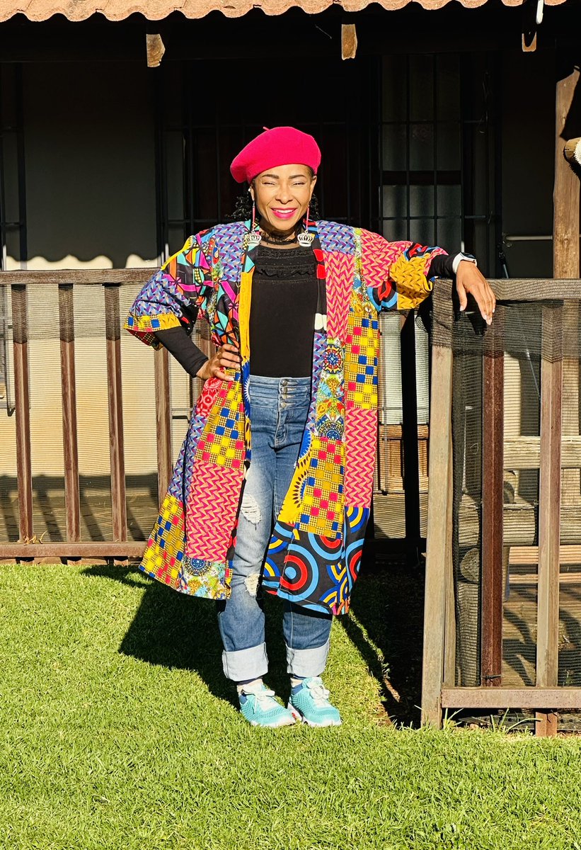 I spent the whole of last week with bad hair and by Friday I had run out of ideas on how to make it look interesting despite. So on Saturday I decided to rock my pink beret, which necessitated an interesting outfit to go with it. Thank you to everyone who complimented my look at