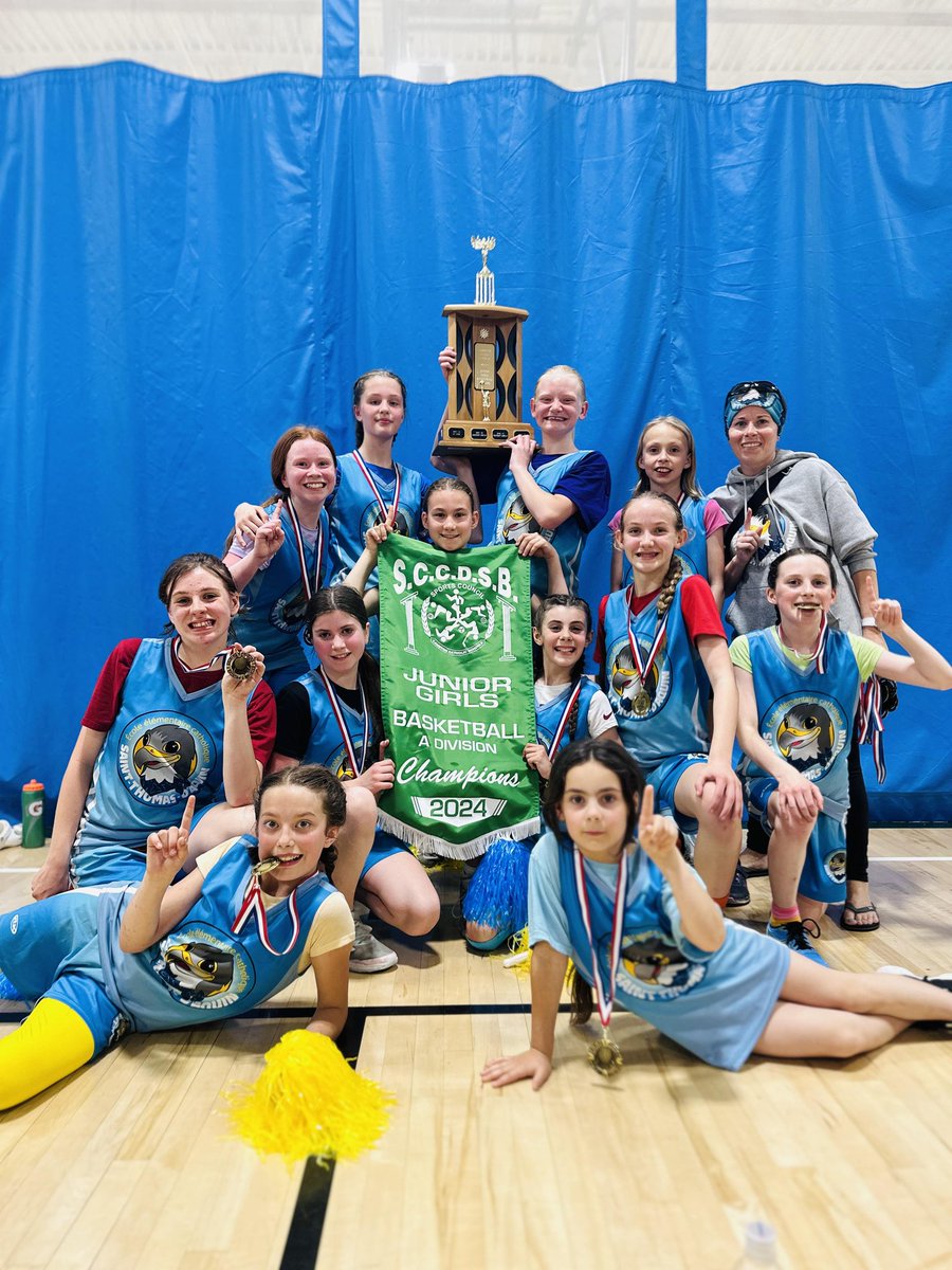 🎉🏀 Championnes et Champions de la ligue Junior de Basketball du S.C.C.D.S.B ! 🏀🎉

Félicitations à l'équipe ESTA filles et garçons pour leur victoire éclatante lors du Championnat de Basketball Junior du S.C.C.D.S.B ! Les filles  et les garçons sont les champions du tournoi.