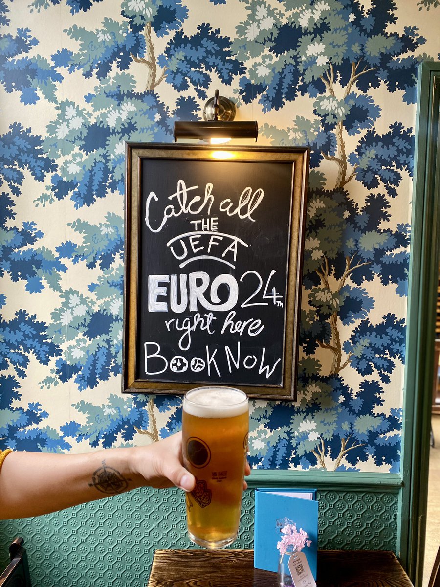 Pints in the air, it’s 1 month till the UEFA Euros 2024™! Have you booked your front row seats yet?! Gather your favour team mates and get booking - link in bio 💪🔗

@youngspubs @euro2024 #euros2024™ #football #itscominghome #englandfootball