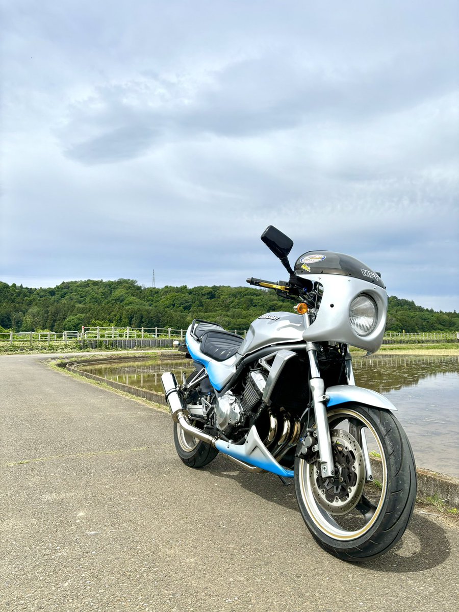 #無言でKawasakiのバイク乗りは写真を載せる