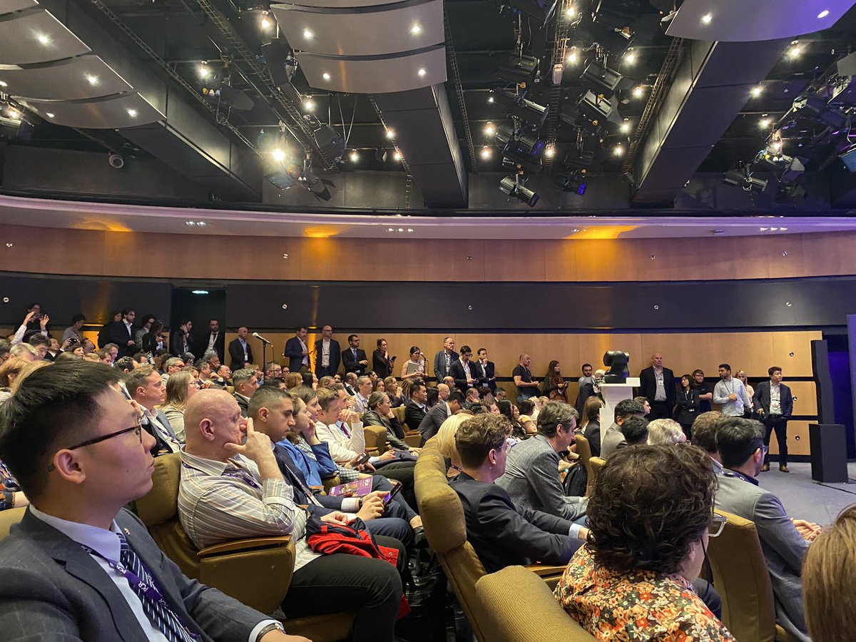 Standing room only in this morning’s TAVI head-to-head late breaking trials session at #EuroPCR
