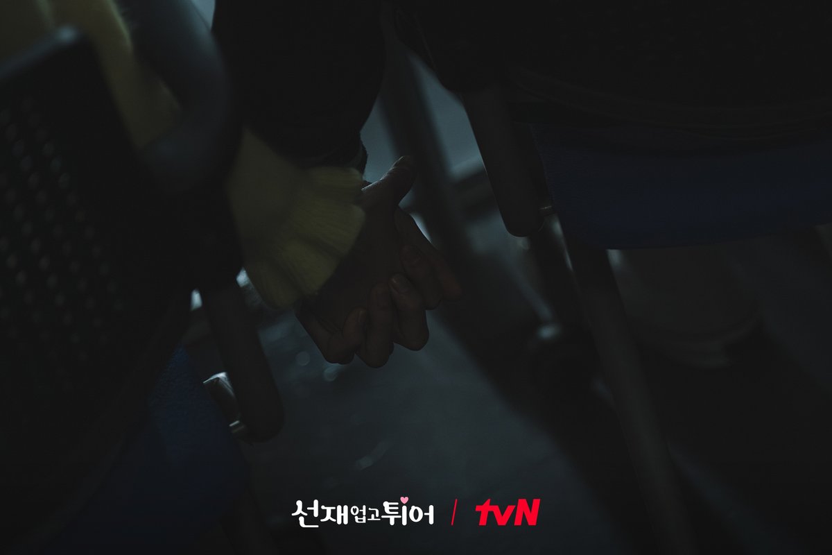 솔선재 손이 떨어지질 않네 (๓´͈ ˘ `͈๓)❤
숨길 생각 1도 없는 연서대 캠퍼스 커플💙

[월화] 저녁 8:50 | tvN
#선재업고튀어 #LovelyRunner