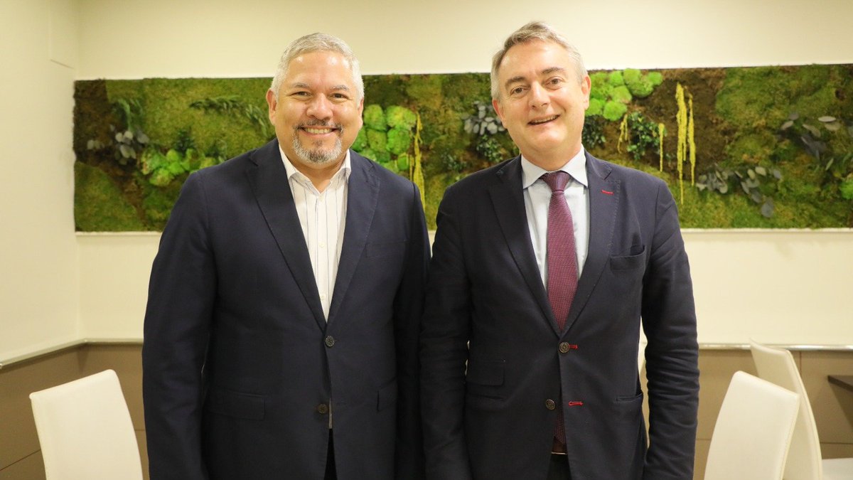 🇭🇳 Nuestro director general, León de la Torre, ha mantenido una reunión con el ministro de Relaciones Exteriores y Cooperación Internacional de Honduras @EnriqueReinaHN (@CancilleriaHN) en el marco de su visita a España.