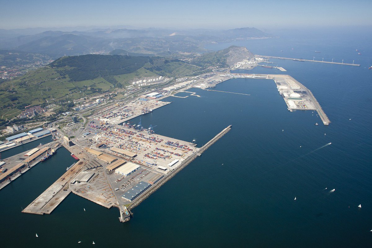 Damos el paso definitivo en la ampliación del puerto de Bilbao con una nueva inversión de más de 55 millones de euros.

El Consejo de Ministro da luz verde a la licitación de las obras del Espigón Central, que supondrán un impulso al tráfico de mercancías y pasajeros.