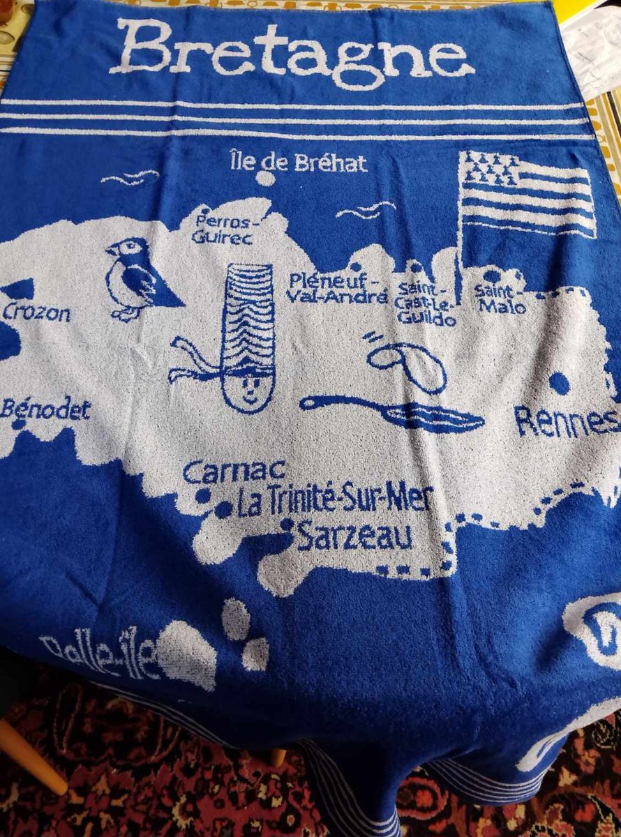 Ohla Intermarché Guérande ! Qu'est-ce que c'est que cette carte proposée en serviette de plage ❓
Ça ne peut pas être la Bretagne, il y manque la Loire-Atlantique ❗❗
#44BZH