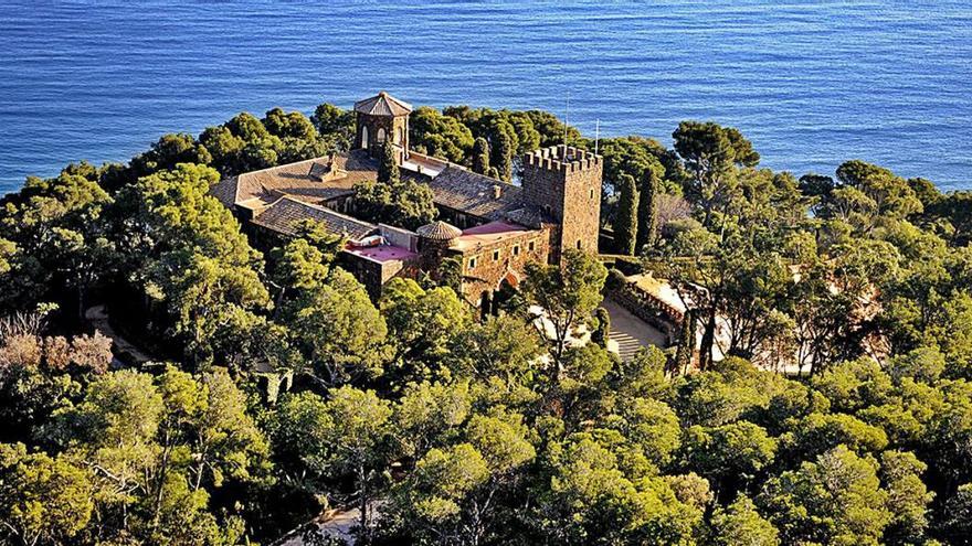 Els alumnes i participants del @vxlcat visiten els Jardins de Cap Roig! La visita guiada es fa de la mà de la @FJosepPla, per conèixer l'obra de l'escriptor palafrugellenc i els paisatges que l'inspiraven. cpnl.cat/agenda/28967/r…