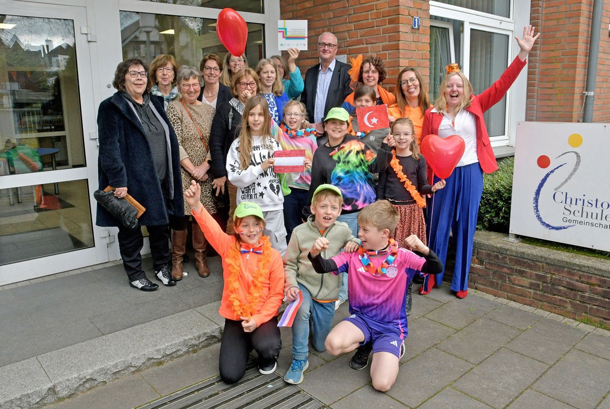 Die Christophorus-Grundschule in Kranenburg wurde am 25.04.2024 als erste Grundschule in der Euregio Rhein-Waal von der Zertifizierungskommission der Euregio-Profilschulen zur Euregio-Profilschule mit dem Schwerpunkt Niederländisch ernannt.