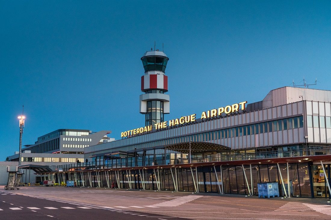 Rotterdam The Hague Airport and the Port of Rotterdam Authority signed a letter of intent for the further development of supply chains for sustainable fuels, such as Sustainable Aviation Fuels (SAF) and hydrogen as aviation fuel. portofrotterdam.com/en/news-and-pr… #hydrogen #saf