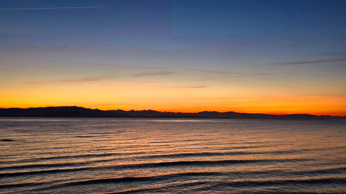 Qualicum Beach sunrises >

📷 @deanbeaulac

#qualicumbeach #qualicum #vancouverisland #vanisle