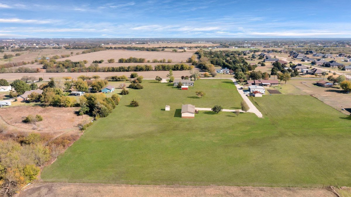 🌟Under Contract🌟

Incredible opportunity to own an adorable home sitting on almost 3 acres right outside the city! This property & possibilities were made for my client! 🤩

#veteransunited #veterans #undercontract #rockwallcounty #land #briggsfreeman