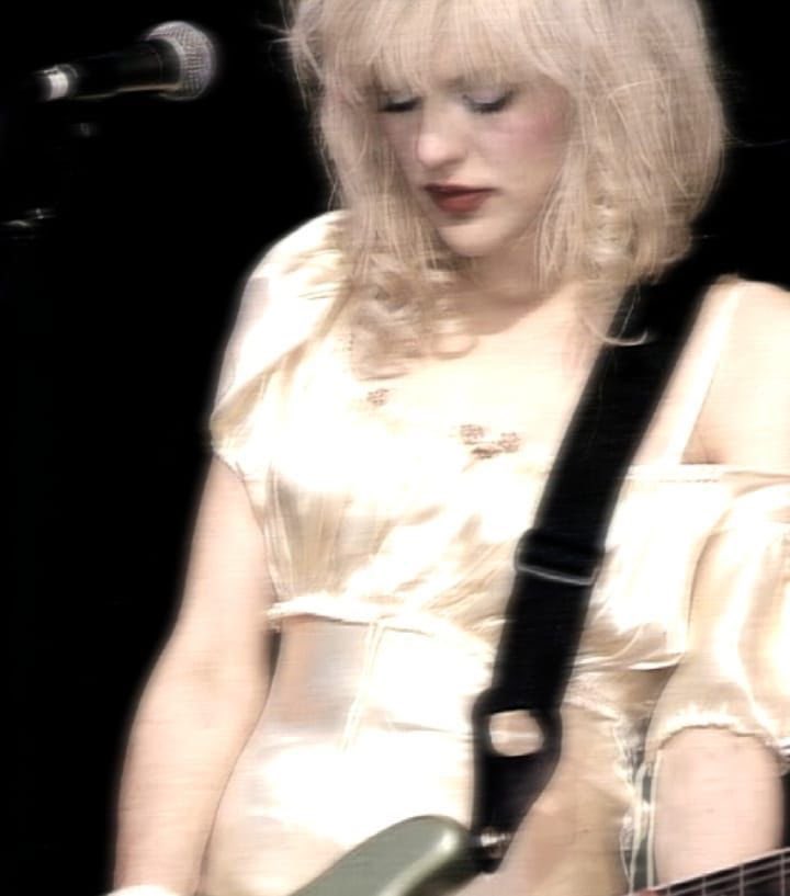 that dress is iconic.#courtneylove